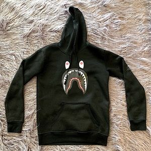 Bape hoodie never worn size kids large